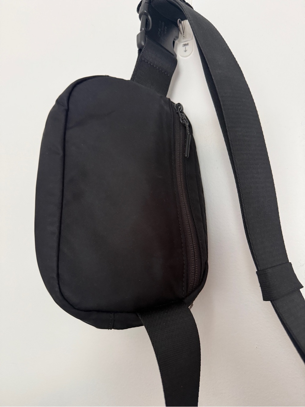 Lululemon Everywhere Sling Belt Bag Black - Picture 3 of 7